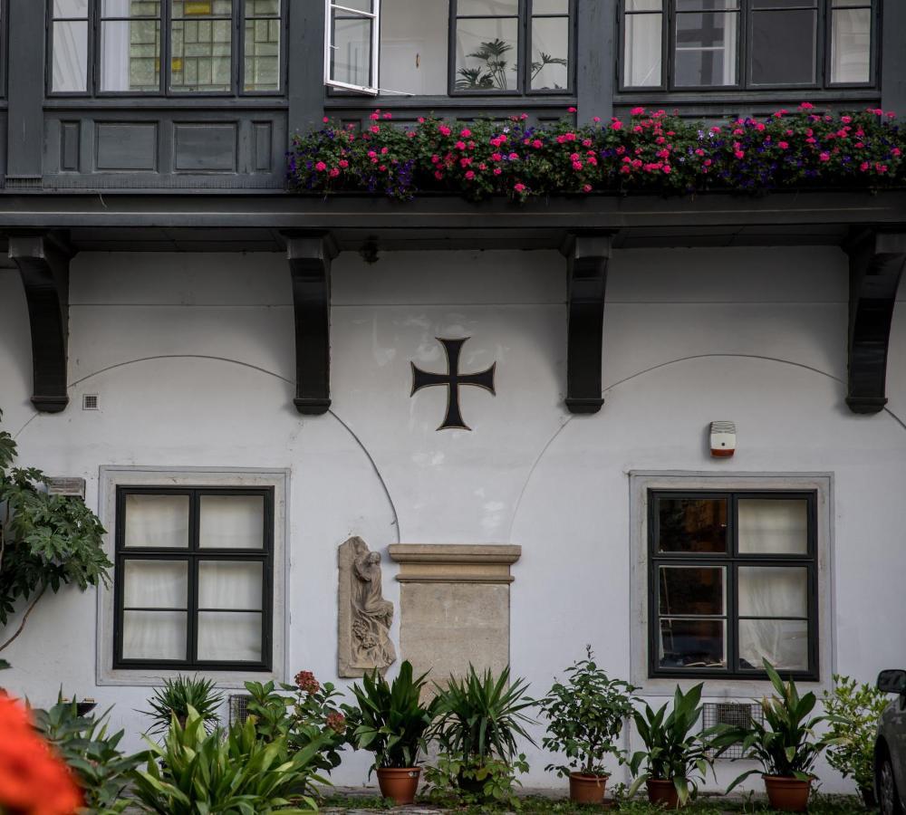 Deutscher Orden Hotel *
