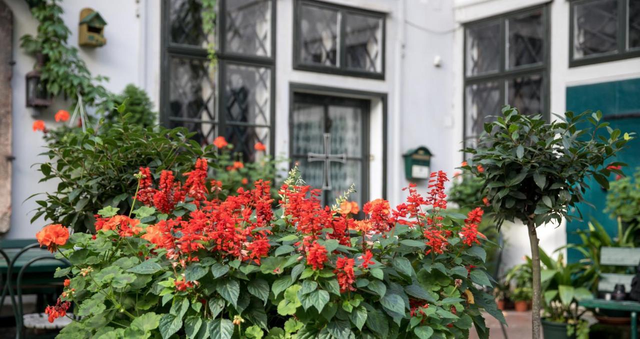 Deutscher Orden Hotel *